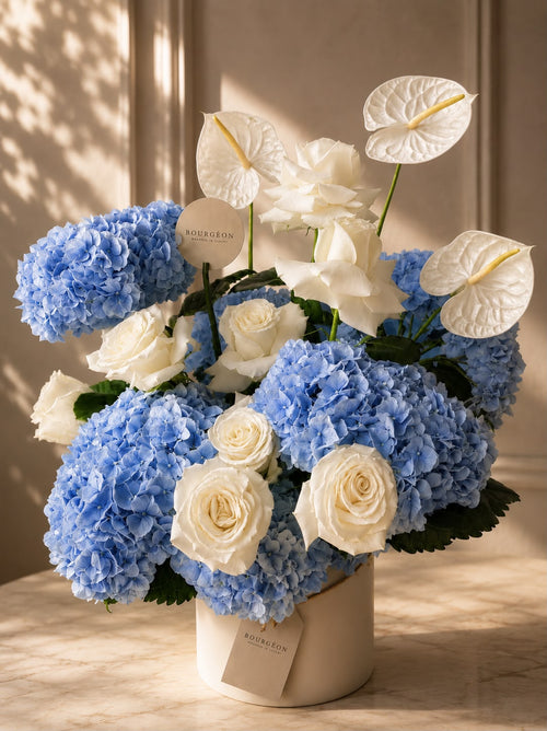Céleste blue hydrangea flower vase arrangement Bahrain - Bourgéon